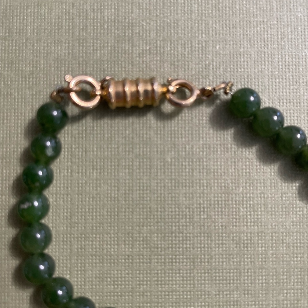 Elegant Green Beaded Necklace - Picture 2 of 3